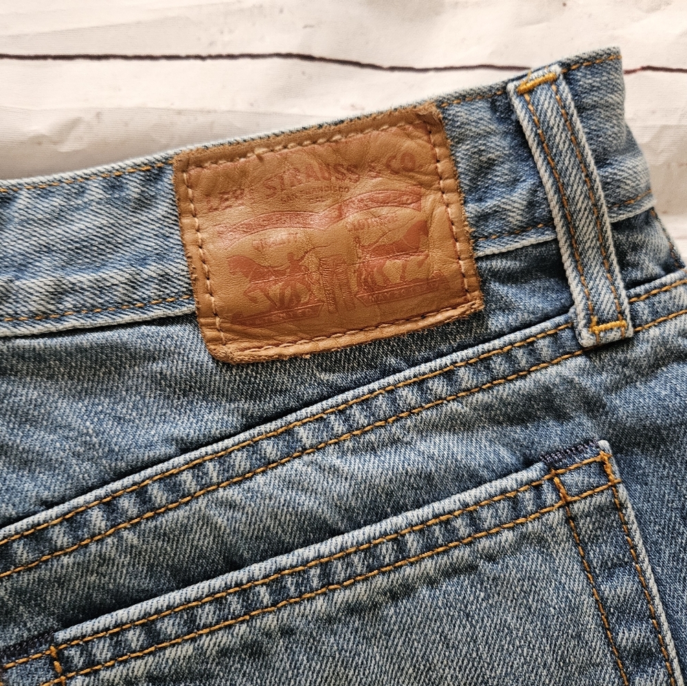 Levi's Women's Denim Button Fly Jean Shorts Size 28 - Picture 4 of 6